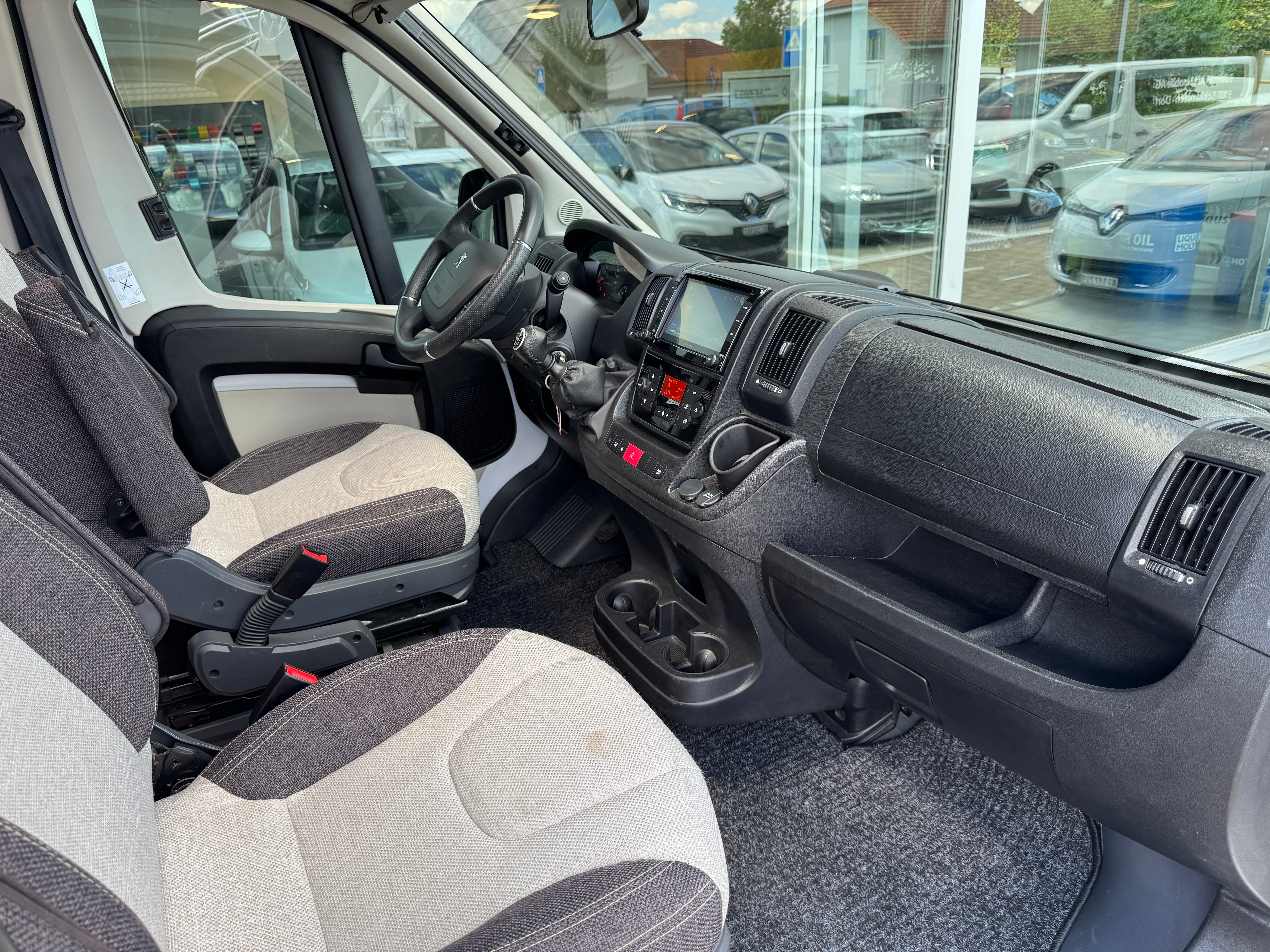 Cockpit des Miet-Wohnmobils