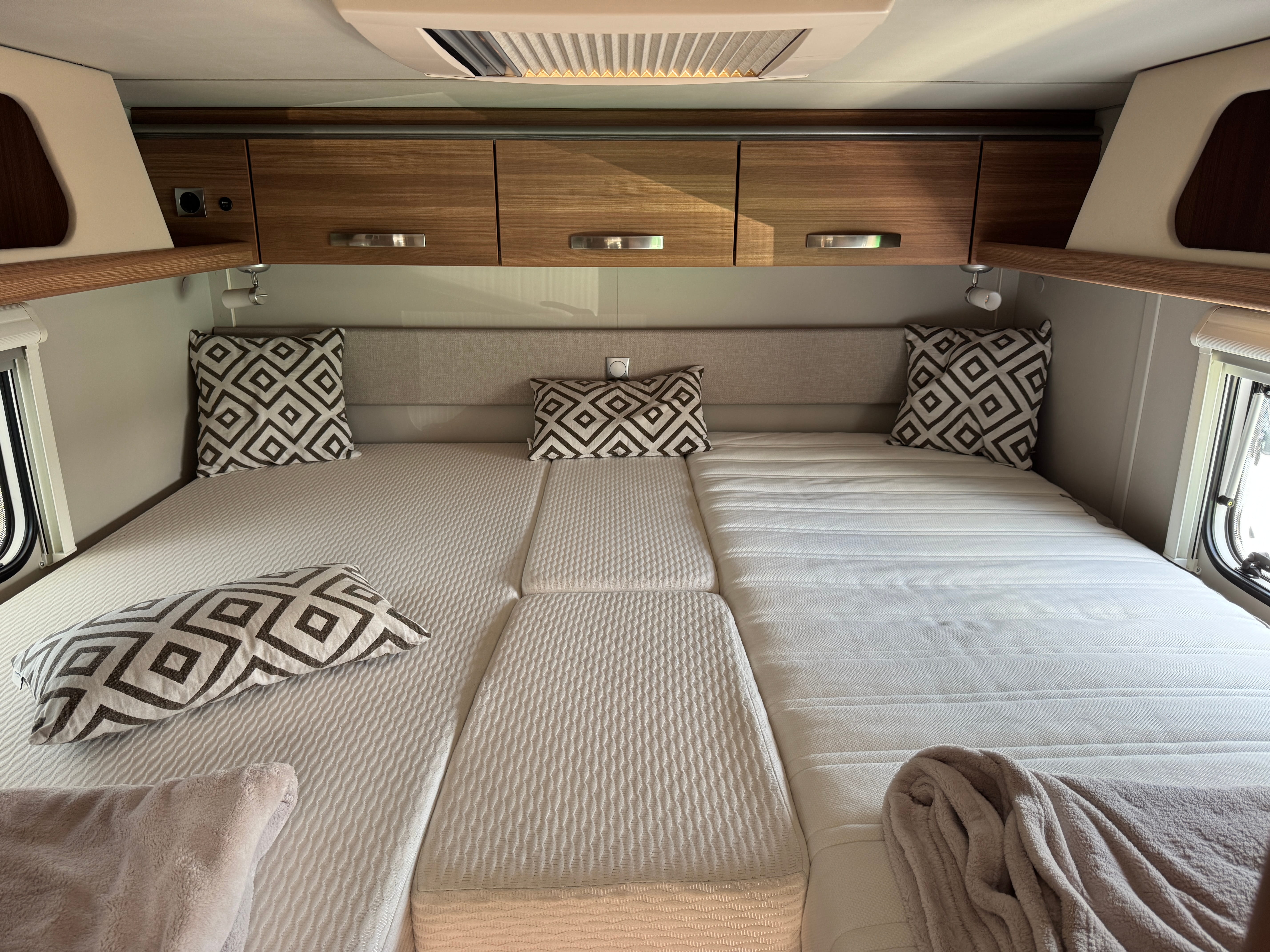 Schlafbereich im Miet-Wohnmobil